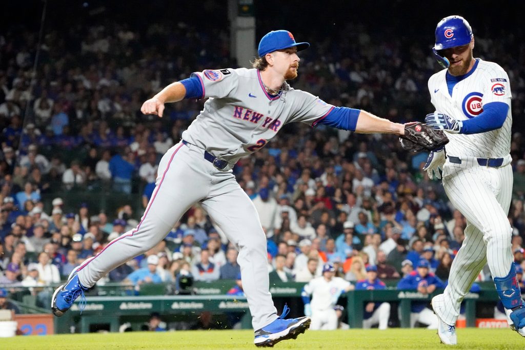 Sep 25, 2025; Chicago, Illinois, USA; New York Mets pitcher Nolan McLean (26) tags out Chicago Cubs first base Michael Busch (29) during the fifth inning at Wrigley Field. Mandatory Credit: David Banks-Imagn Images