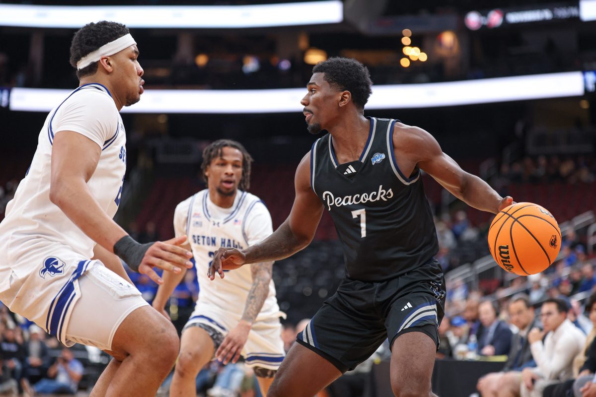 Nov 3, 2025; Newark, New Jersey, USA; Saint Peter's Peacocks guard Elijah Perkins (7) dribbles as Seton Hall Pirates center Najai Hines (25) defends during the first half at Prudential Center. Mandatory Credit: Vincent Carchietta-Imagn Images