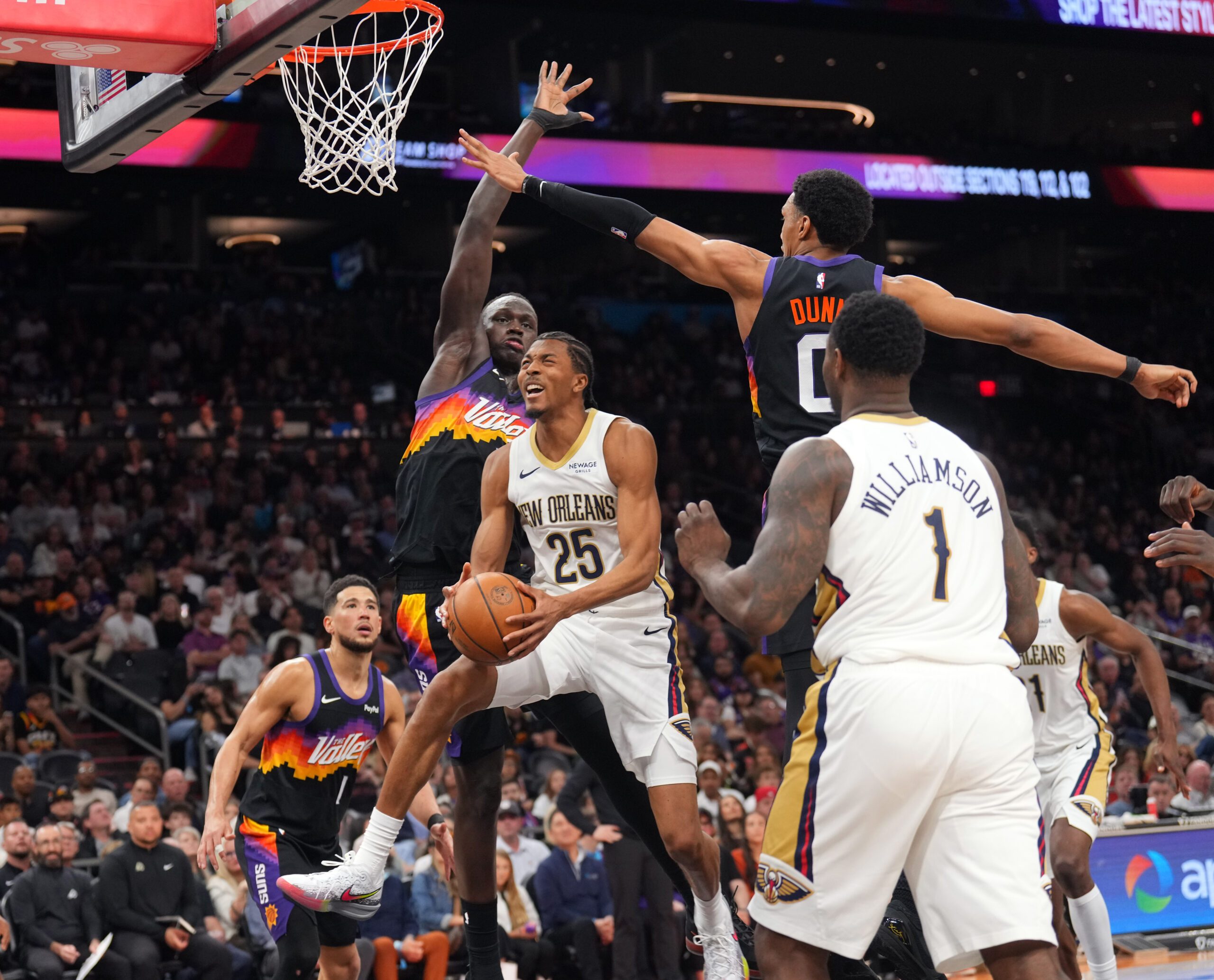 Mar 6, 2026; Phoenix, Arizona, USA; New Orleans Pelicans forward Trey Murphy III (25) drives against Phoenix Suns forward Ryan Dunn (0) and Phoenix Suns center Khaman Maluach (10) during the second half at Mortgage Matchup Center. Mandatory Credit: Joe Camporeale-Imagn Images