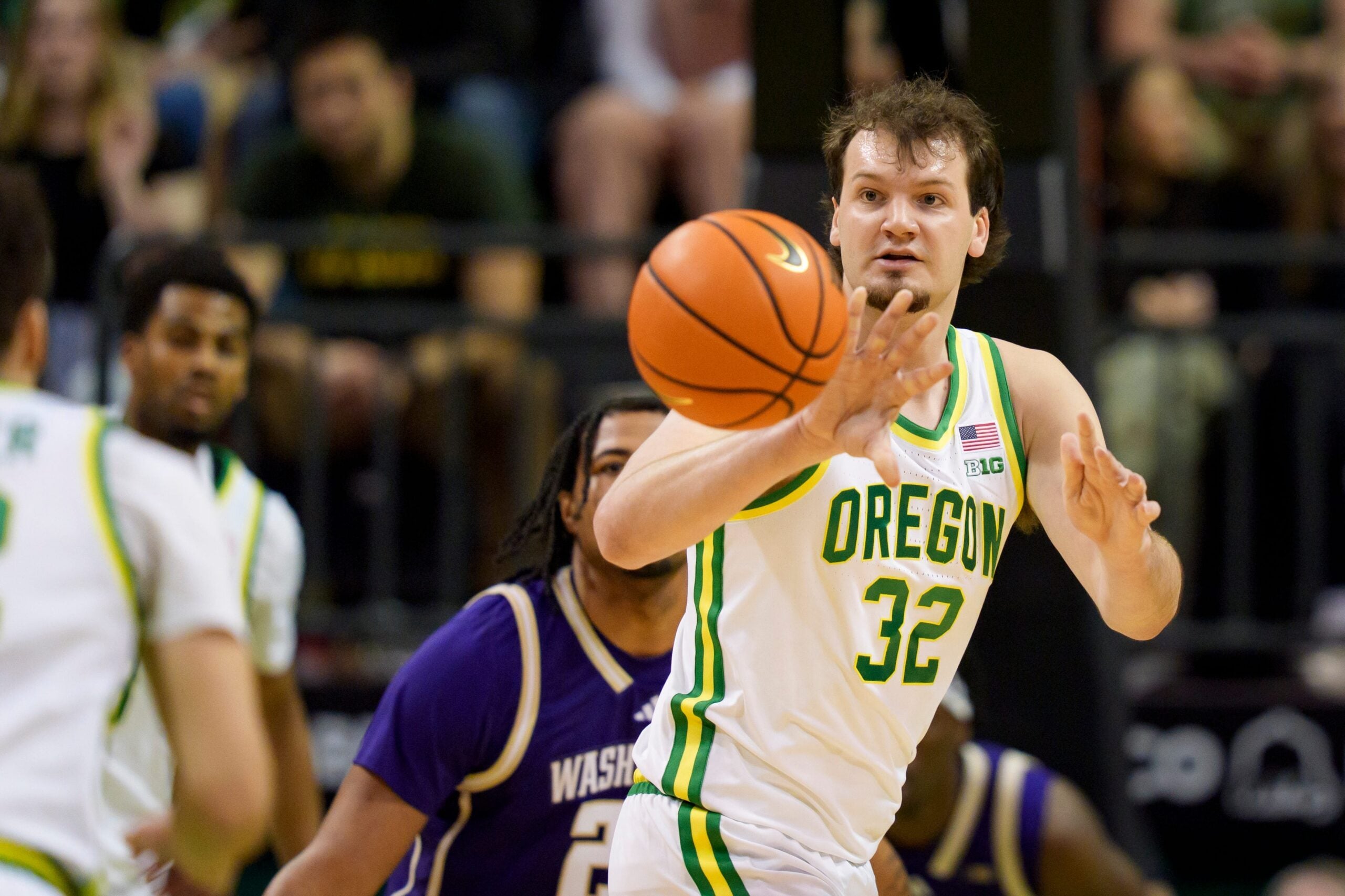 Oregon center Nate Bittle passes the ball as the Oregon Ducks host the Washington Huskies on March 7, 2026, at Matthew Knight Arena in Eugene, Oregon.