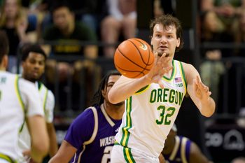 Oregon center Nate Bittle passes the ball as the Oregon Ducks host the Washington Huskies on March 7, 2026, at Matthew Knight Arena in Eugene, Oregon.