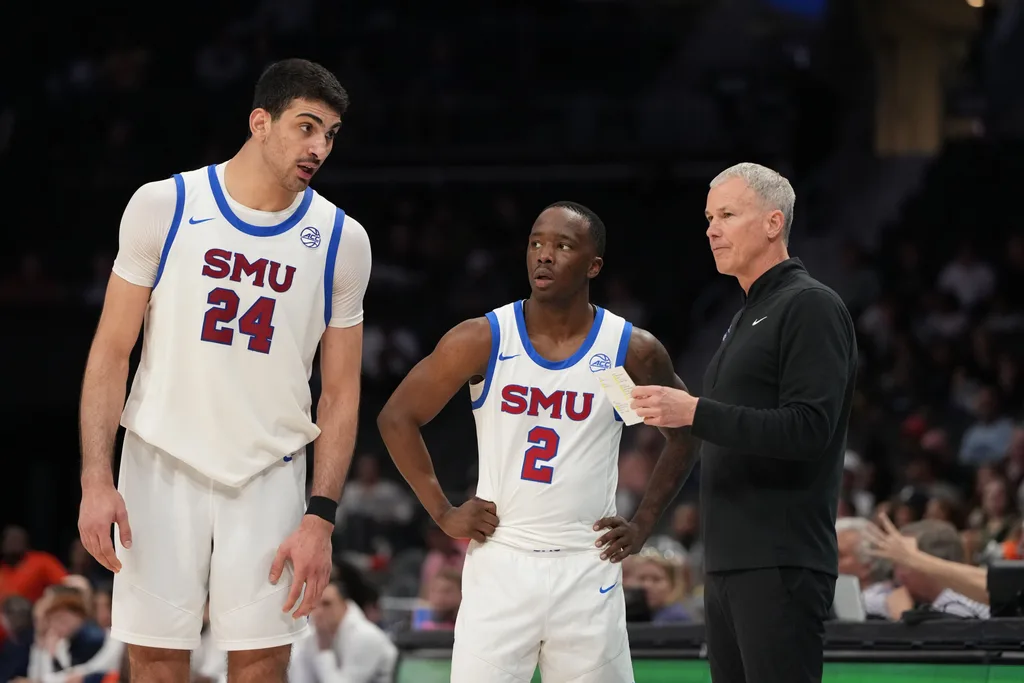 Mar 10, 2026; Charlotte, NC, USA; Southern Methodist University Mustangs center Samet Yigitoglu (24) and guard Boopie Miller (2) with head coach Andy Enfield in the second half at Spectrum Center. Mandatory Credit: Bob Donnan-Imagn Images