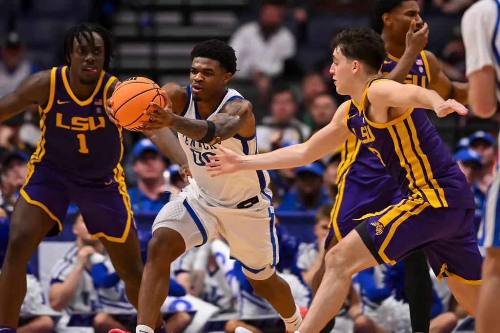Mar 11, 2026; Nashville, TN, USA; Louisiana State Tigers center Michael Nwoko (1) and guard Max MacKinnon (3) fight for a loose ball with Kentucky Wildcats guard Otega Oweh (00) during the second half at Bridgestone Arena. Mandatory Credit: Steve Roberts-Imagn Images