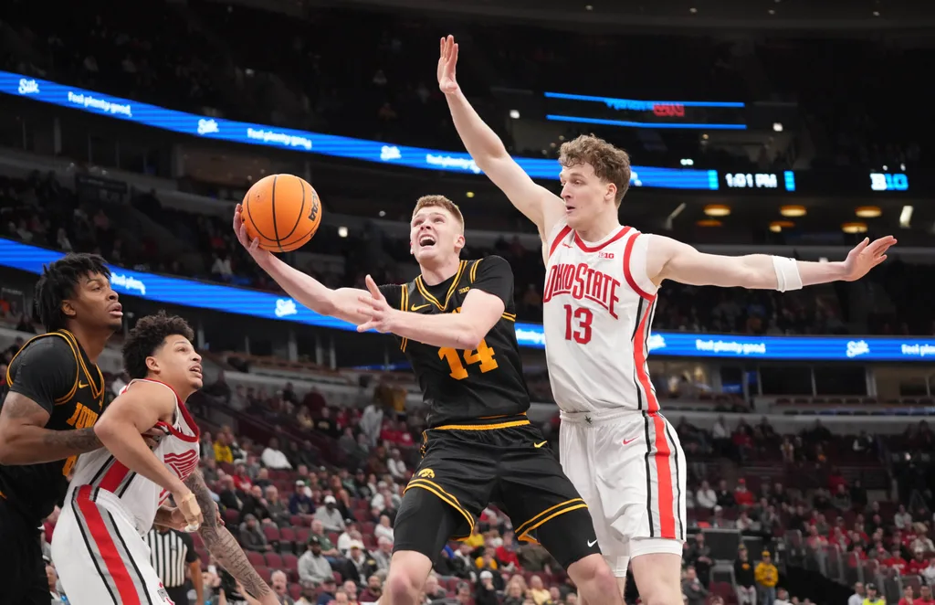 Mar 12, 2026; Chicago, IL, USA; Ohio State Buckeyes center Christoph Tilly (13) defends Iowa Hawkeyes guard Bennett Stirtz (14) during the second half at United Center. Mandatory Credit: David Banks-Imagn Images