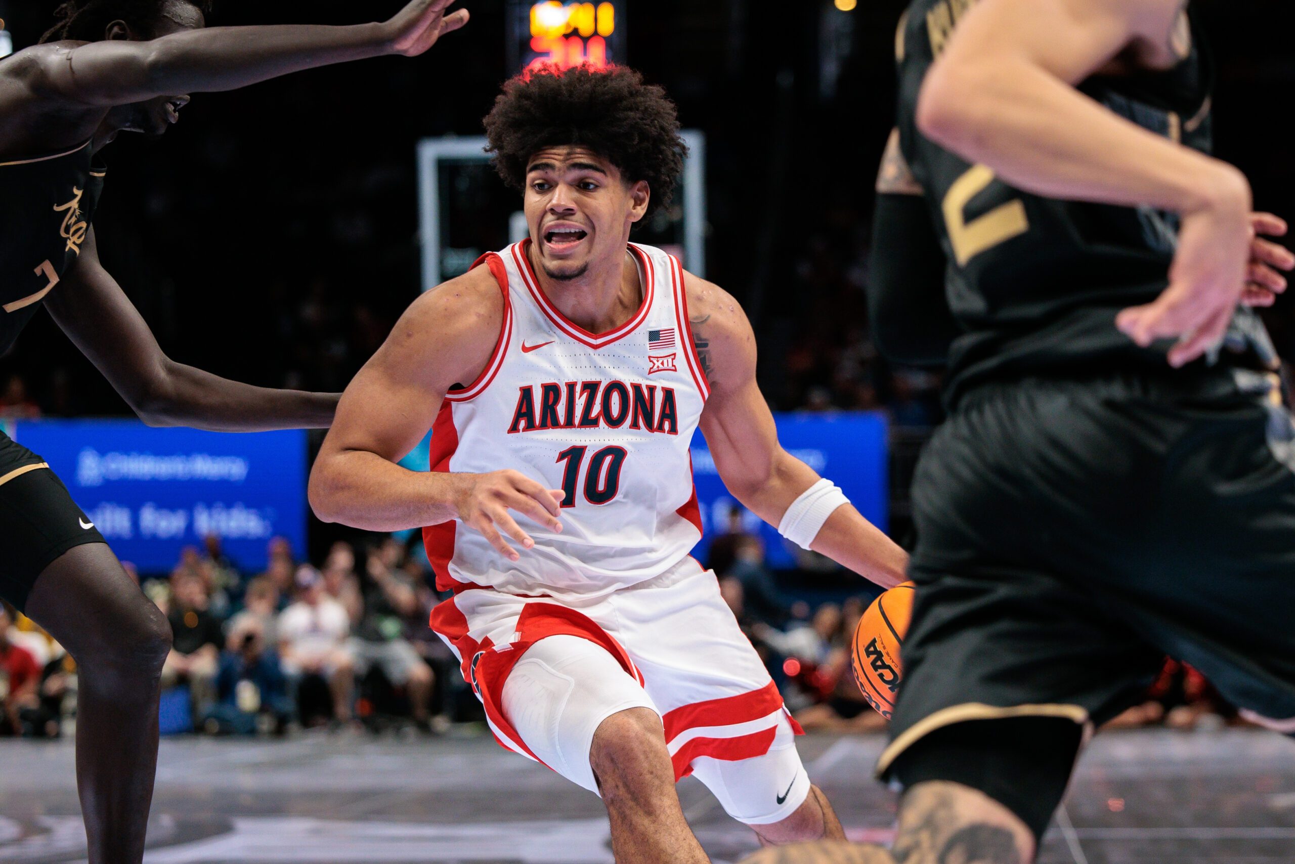 Mar 12, 2026; Kansas City, MO, USA; Arizona Wildcats forward Koa Peat (10) drives to the basket during the first half against the UCF Knights at T-Mobile Center. Mandatory Credit: William Purnell-Imagn Images