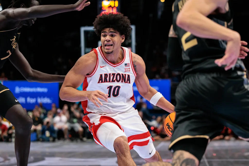 Mar 12, 2026; Kansas City, MO, USA; Arizona Wildcats forward Koa Peat (10) drives to the basket during the first half against the UCF Knights at T-Mobile Center. Mandatory Credit: William Purnell-Imagn Images