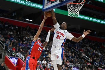 Mar 12, 2026; Detroit, Michigan, USA; Detroit Pistons guard Javonte Green (31) blocks a shot by Philadelphia 76ers forward Marjon Beauchamp (16) in the second half at Little Caesars Arena. Mandatory Credit: Lon Horwedel-Imagn Images