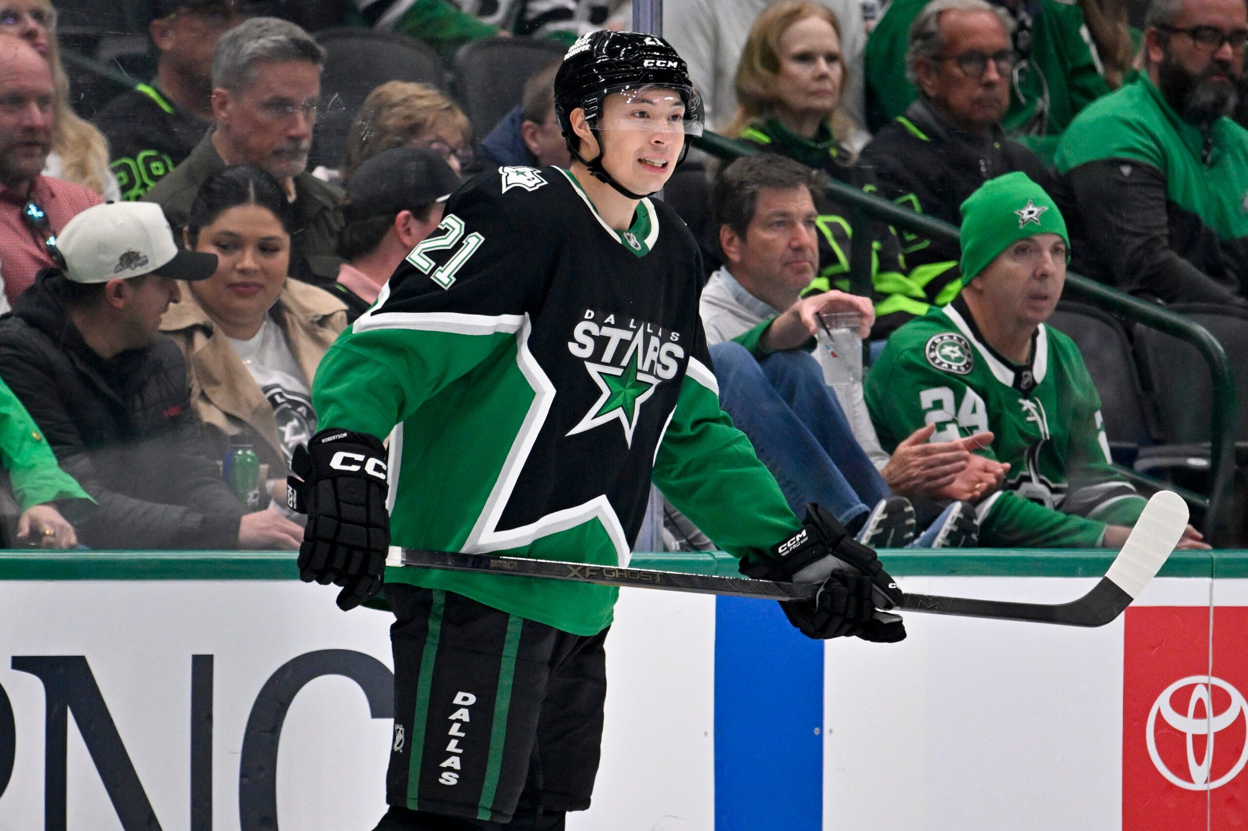 Mar 12, 2026; Dallas, Texas, USA; Dallas Stars left wing Jason Robertson (21) skates against the Edmonton Oilers during the third period at the American Airlines Center. Mandatory Credit: Jerome Miron-Imagn Images