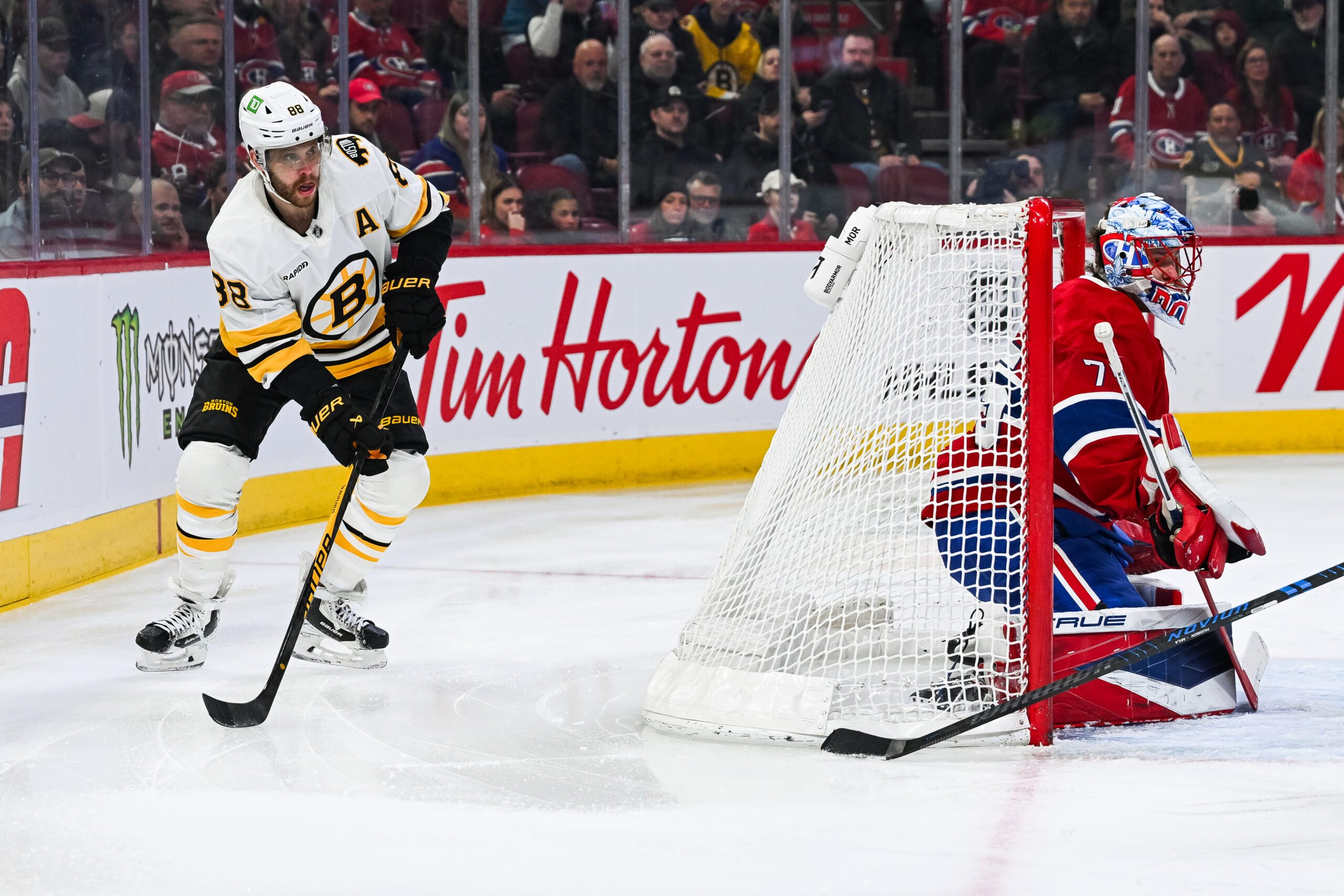 Mar 17, 2026; Montreal, Quebec, CAN; Boston Bruins right wing David Pastrnak (88) plays the puck behind Montreal Canadiens goalie Jakub Dobes (75) net during the first period at Bell Centre. Mandatory Credit: David Kirouac-Imagn Images