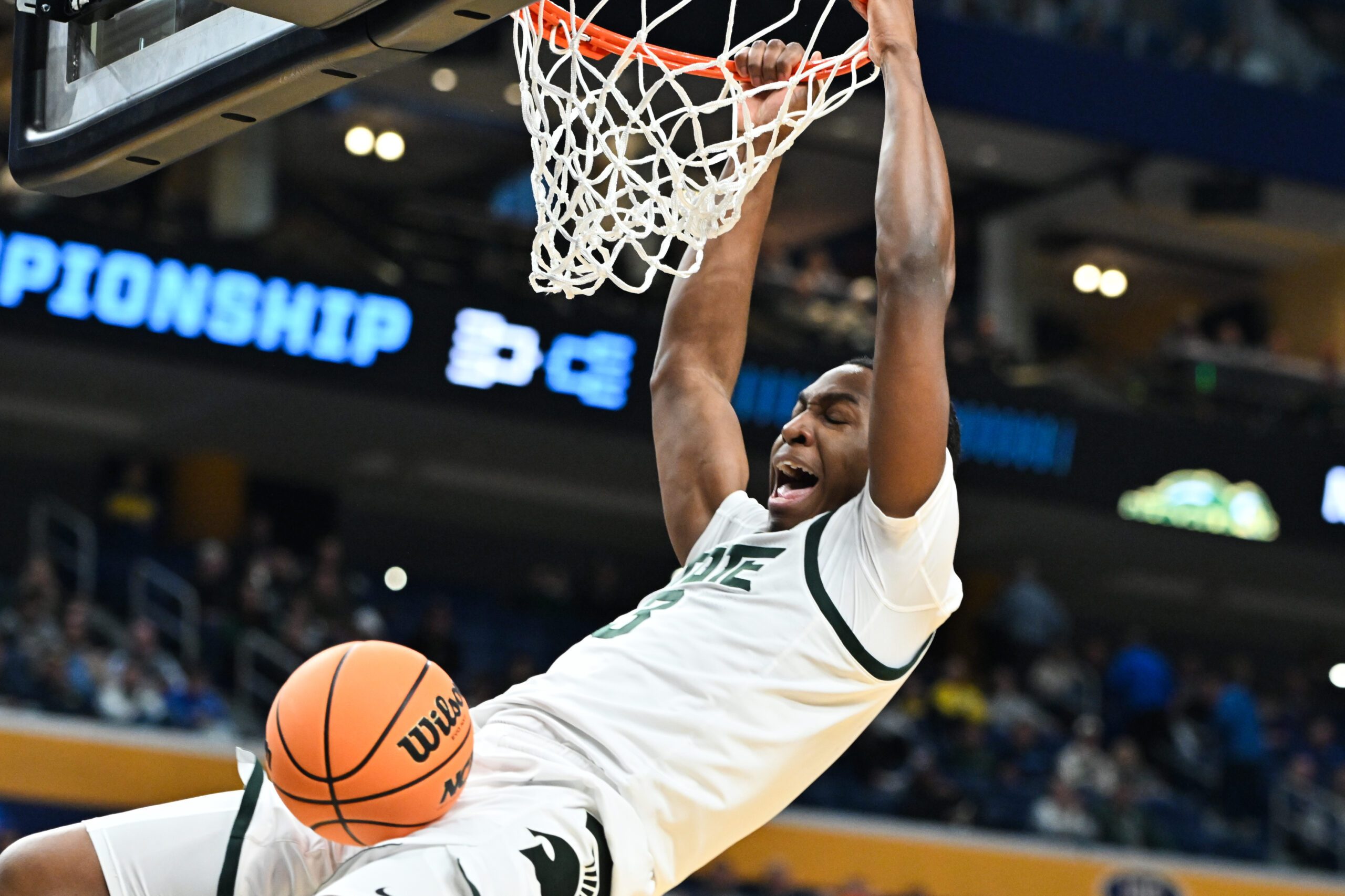 Mar 19, 2026; Buffalo, NY, USA; Michigan State Spartans forward Cameron Ward (3) dunks during the second half against the North Dakota State Bison during a first round game of the men's 2026 NCAA Tournament at Keybank Center. Mandatory Credit: Mark Konezny-Imagn Images