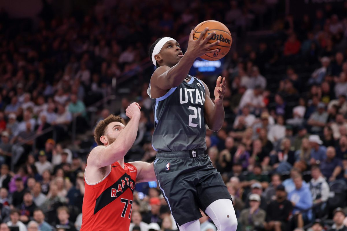 Mar 23, 2026; Salt Lake City, Utah, USA;  Utah Jazz guard Bez Mbeng (21) gets past Toronto Raptors forward Jamison Battle (77) and to the basket during the second quarter at Delta Center. Mandatory Credit: Chris Nicoll-Imagn Images