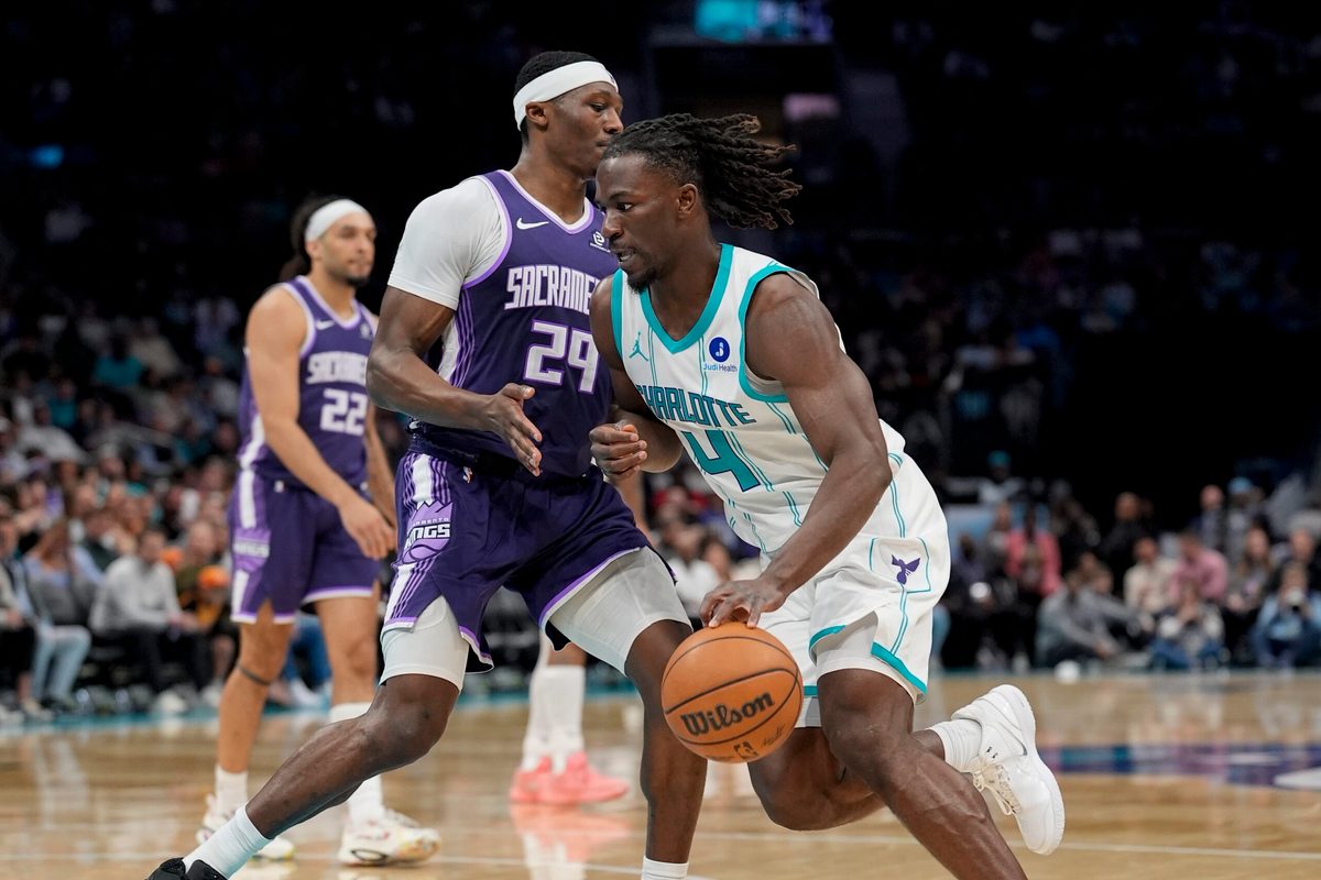 Mar 24, 2026; Charlotte, North Carolina, USA; Charlotte Hornets guard Sion James (4) moves the ball against Sacramento Kings guard/forward Daeqwon Plowden (29) during the second half at Spectrum Center. Mandatory Credit: Jim Dedmon-Imagn Images
