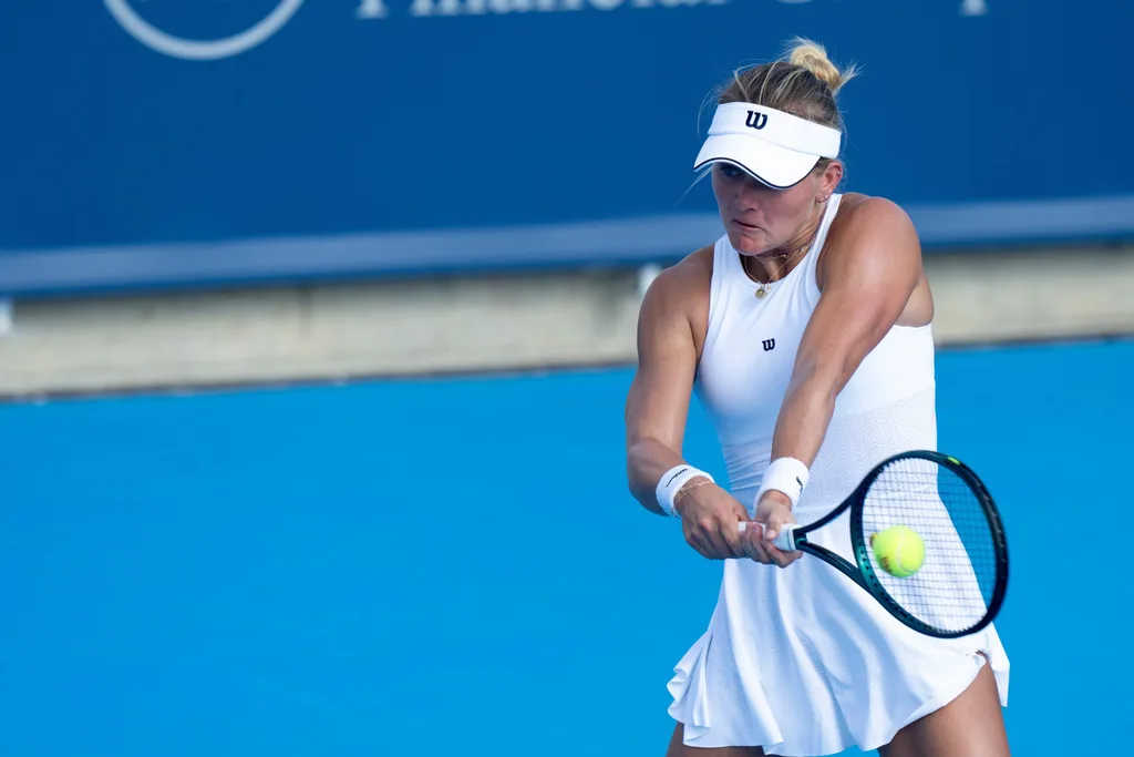 Peyton Stearns, of the United States, returns to Anna Kalinskaya, of Russia, during the Cincinnati Open at the Lindner Family Tennis Center in Mason, Ohio, on Aug. 9, 2025.