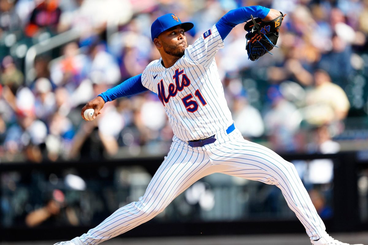 New York Mets pitcher Freddy Peralta (51) pitches against the Pirates in the fourth inning, Thursday, March 26, 2026.