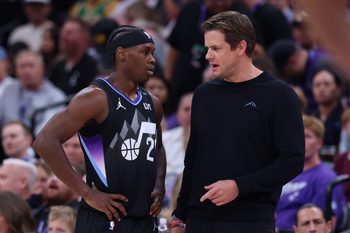 Mar 30, 2026; Salt Lake City, Utah, USA; Utah Jazz guard Bez Mbeng (21) and head coach Will Hardy speak while the Cleveland Cavaliers shoot foul shots during the second half at Delta Center. Mandatory Credit: Rob Gray-Imagn Images