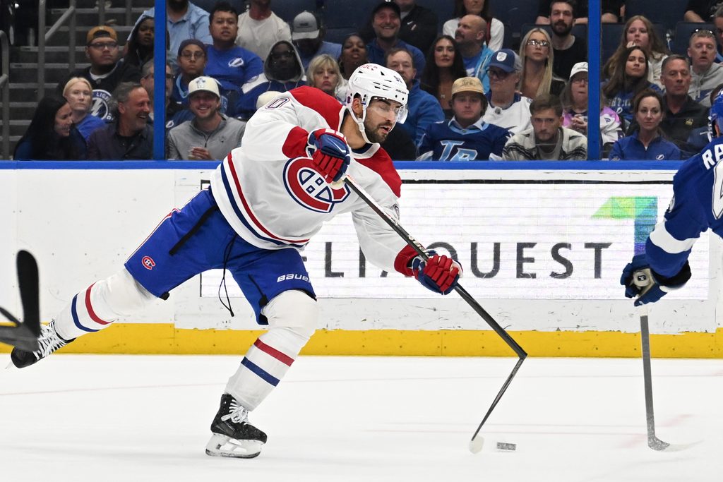 Mar 31, 2026; Tampa, Florida, USA; Montreal Canadian center Joe Veleno (90) takes a shot on goal in the second period against the Tampa Bay Lightning at Benchmark International Arena. Mandatory Credit: Jonathan Dyer-Imagn Images