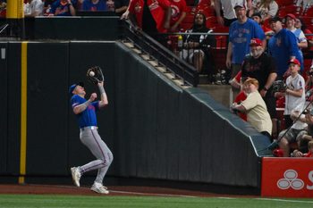Mar 31, 2026; St. Louis, Missouri, USA; New York Mets right fielder Carson Benge (3) catches a fly ball hit by St. Louis Cardinals shortstop Masyn Winn (not pictured) during the seventh inning at Busch Stadium. Mandatory Credit: Jeff Curry-Imagn Images