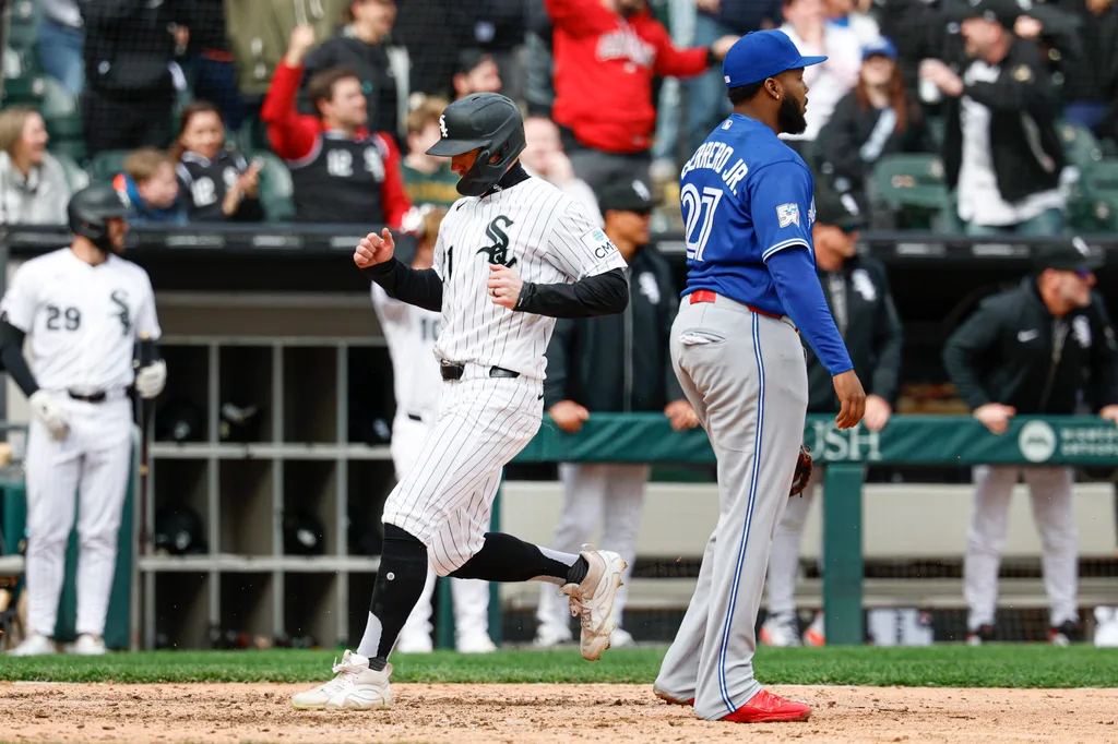 Apr 4, 2026; Chicago, Illinois, USA; Chicago White Sox left fielder Austin Hays (21) scores against the Toronto Blue Jays during the eight inning at Rate Field. Mandatory Credit: Kamil Krzaczynski-Imagn Images