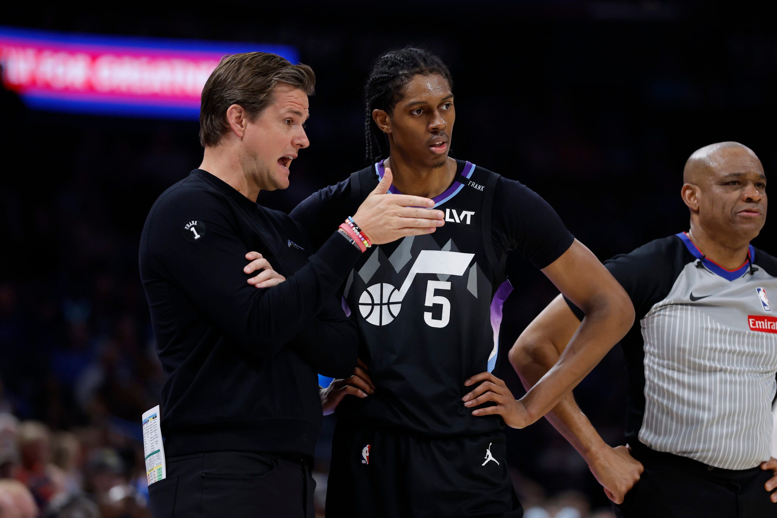 Apr 5, 2026; Oklahoma City, Oklahoma, USA; Utah Jazz head coach Will Hardy talks to forward Cody Williams (5) during the second half at Paycom Center. Mandatory Credit: Alonzo Adams-Imagn Images