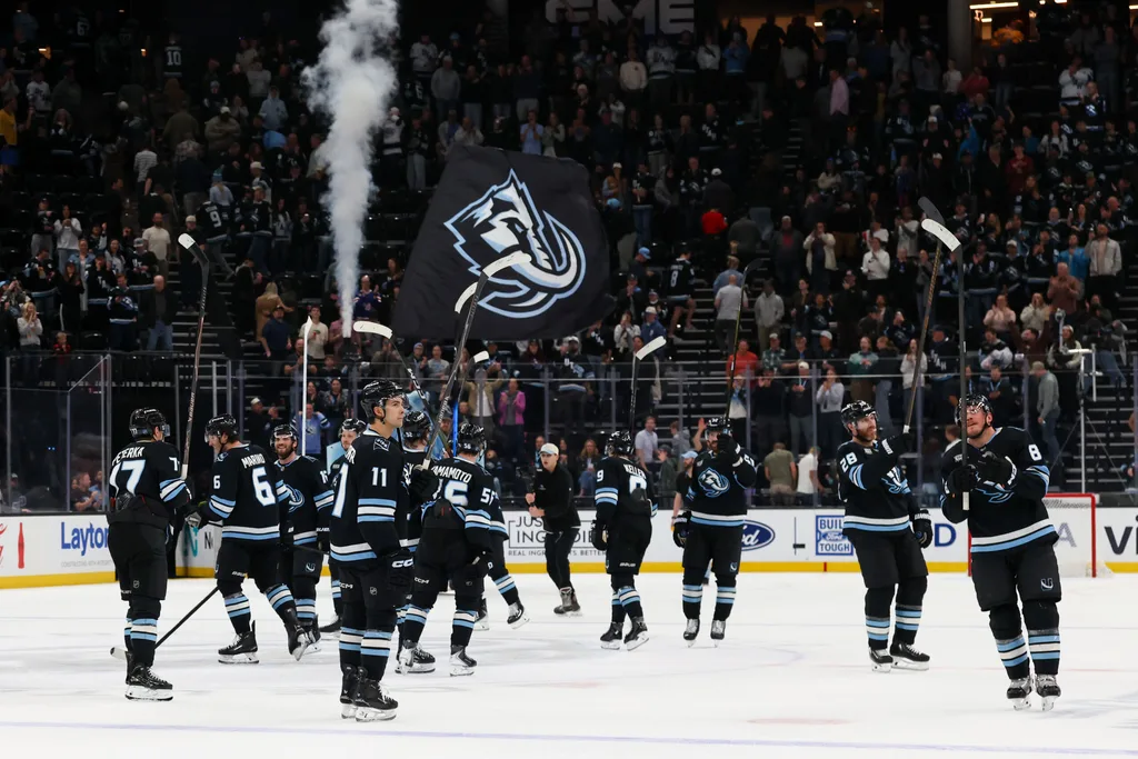 Apr 9, 2026; Salt Lake City, Utah, USA; Utah Mammoth players acknowledge the crowd after defeating the Nashville Predators in the third period at Delta Center. Mandatory Credit: Rob Gray-Imagn Images