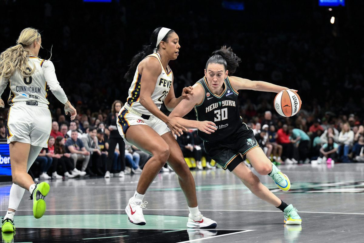 Apr 25, 2026; Brooklyn, NY, USA; New York Liberty forward Breanna Stewart (30) drives to the basket while defended by Indiana Fever forward Monique Billings (25) during the first half at Barclays Center. Mandatory Credit: John Jones-Imagn Images
