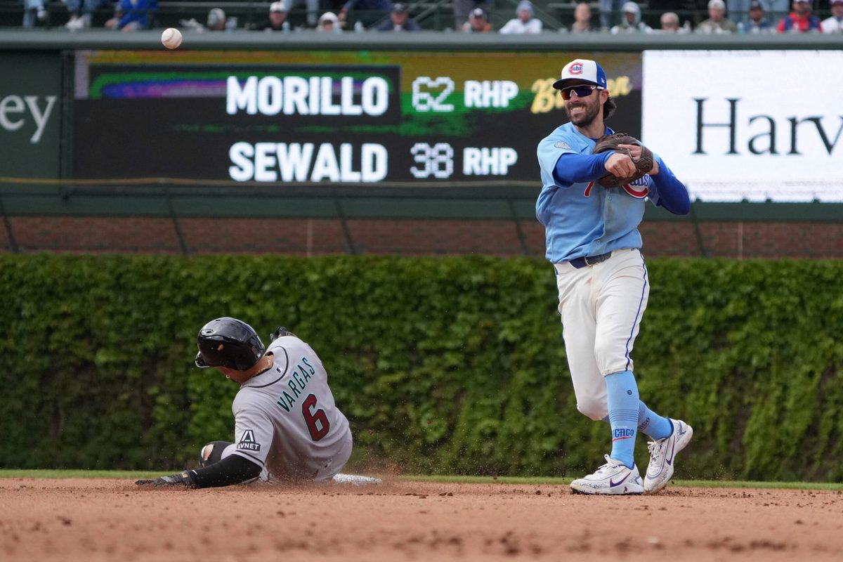 May 1, 2026; Chicago, Illinois, USA; Chicago Cubs shortstop Dansby Swanson (7) forces out Arizona Diamondbacks second baseman Ildemaro Vargas (6)at second base during the ninth inning at Wrigley Field. Mandatory Credit: David Banks-Imagn Images