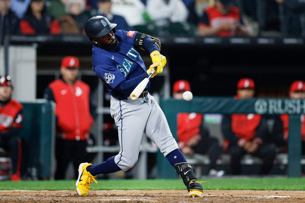 May 8, 2026; Chicago, Illinois, USA; Seattle Mariners left fielder Randy Arozarena (56) singles against the Chicago White Sox during the seventh inning at Rate Field. Mandatory Credit: Kamil Krzaczynski-Imagn Images