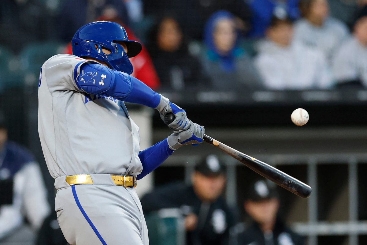 May 13, 2026; Chicago, Illinois, USA; Kansas City Royals first baseman Vinnie Pasquantino (9) hits a two-run single against the Chicago White Sox during the fourth inning at Rate Field. Mandatory Credit: Kamil Krzaczynski-Imagn Images