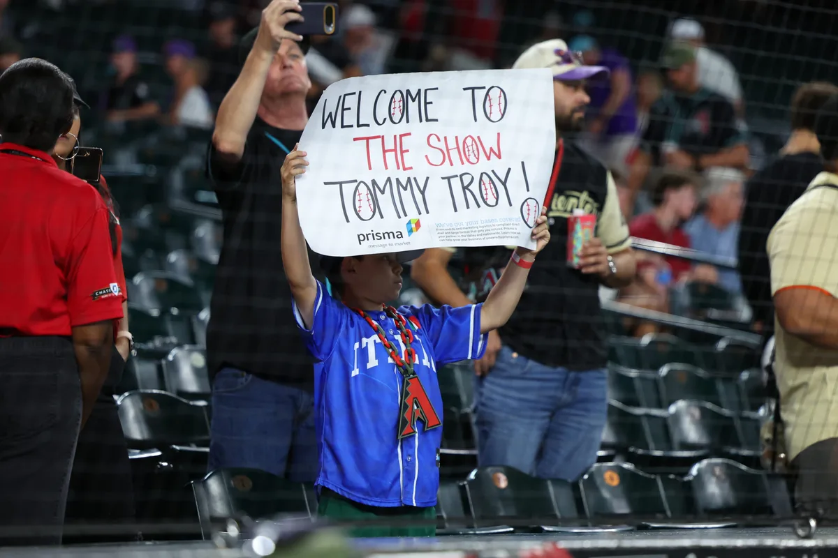 May 24, 2026; Phoenix, Arizona, USA; Fans welcome Arizona Diamondbacks right fielder Tommy Troy (9) Major League Debut against the Colorado Rockies after the game at Chase Field. Mandatory Credit: Anna Carrington-Imagn Images