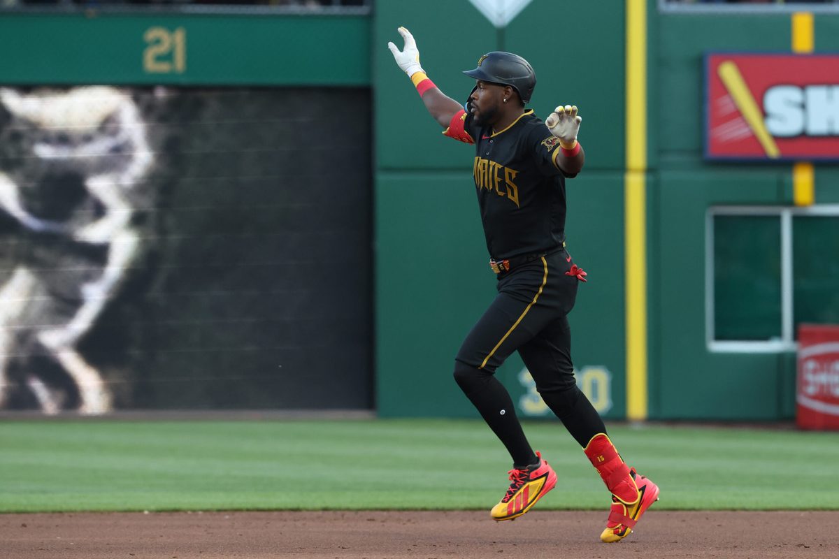 May 29, 2026; Pittsburgh, Pennsylvania, USA;  Pittsburgh Pirates center fielder Oneil Cruz (15) runs after hitting a solo home run against the Minnesota Twins during the third inning at PNC Park. Mandatory Credit: Charles LeClaire-Imagn Images