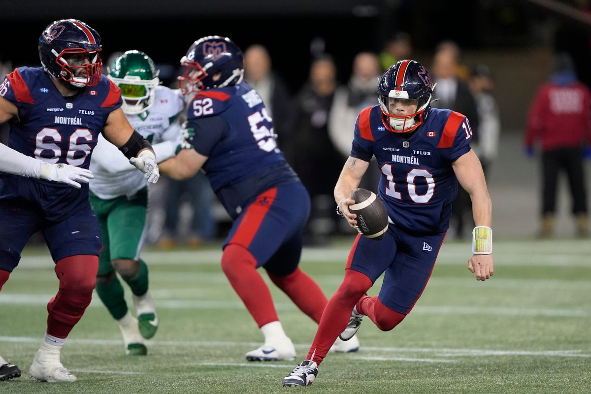 Nov 16, 2025; Winnipeg, Manitoba, Canada;  Montreal Alouettes quarterback Davis Alexander (10) runs the ball during the fourth quarter against the Saskatchewan Roughriders during the 112th Grey Cup Championship at Princess Auto Stadium. Mandatory Credit: John E. Sokolowski-Imagn Images