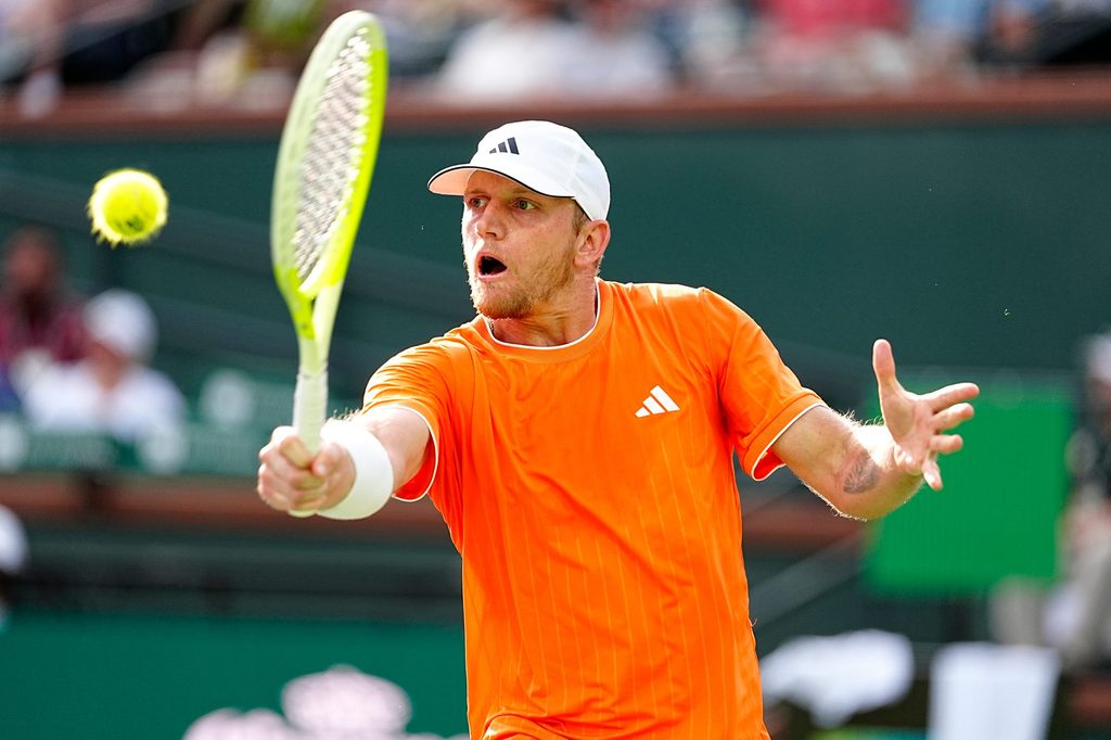 Alejandro Davidovich Fokina returns to Learner Tien during their BNP Paribas Open fourth-round match in Indian Wells, Calif., on Tuesday, March 10, 2026.