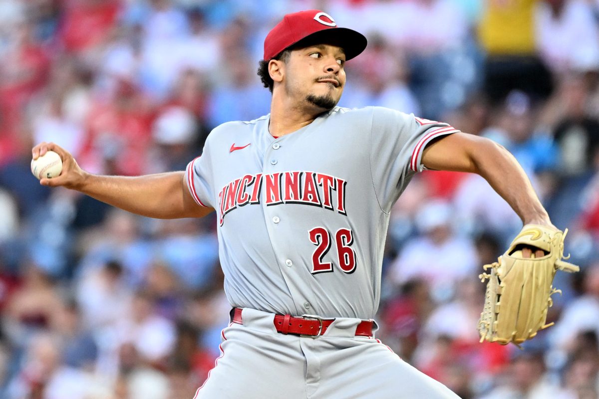 May 19, 2026; Philadelphia, Pennsylvania, USA; Cincinnati Reds pitcher Chase Burns (26) throws a pitch against the Philadelphia Phillies at Citizens Bank Park. Mandatory Credit: Eric Hartline-Imagn Images