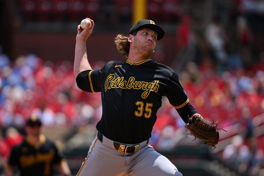 May 21, 2026; St. Louis, Missouri, USA; Pittsburgh Pirates starting pitcher Braxton Ashcraft (35) pitches against the St. Louis Cardinals during the first inning at Busch Stadium. Mandatory Credit: Jeff Curry-Imagn Images