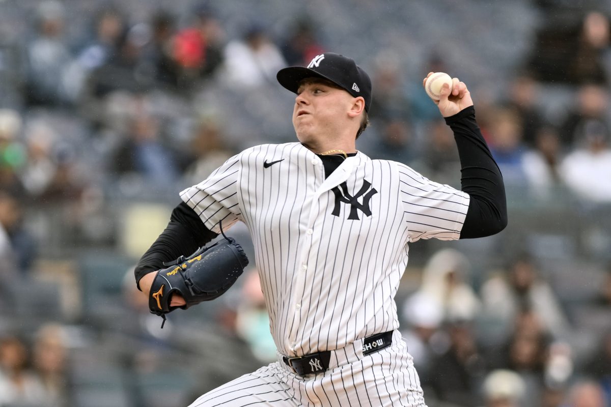 May 24, 2026; Bronx, New York, USA; New York Yankees pitcher Ryan Weathers (40) pitches against the Tampa Bay Rays during the second inning at Yankee Stadium. Mandatory Credit: John Jones-Imagn Images