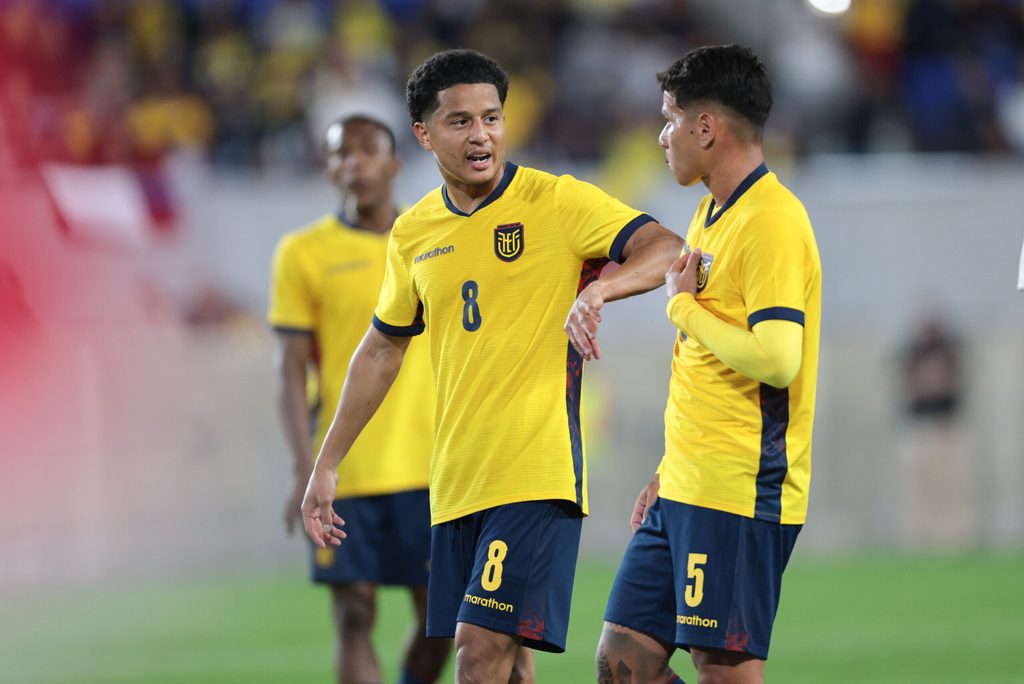 May 30, 2026; Harrison, New Jersey, USA; Ecuador forward Anthony Valencia (8) talks with midfielder Jordy Alcivar (5) during the second half of an international friendly against Saudi Arabia at Sports Illustrated Stadium. Mandatory Credit: Vincent Carchietta-Imagn Images