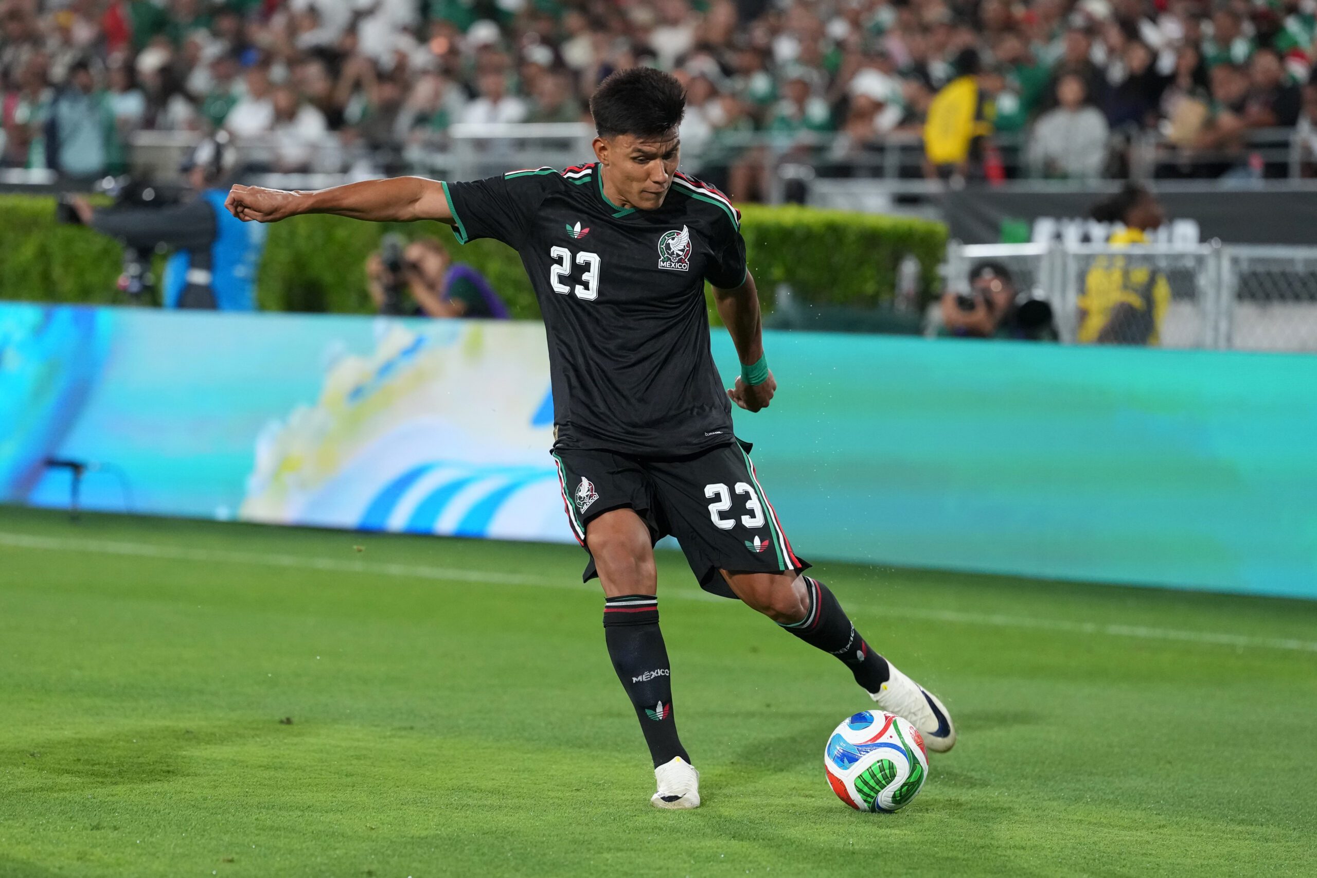 May 30, 2026; Pasadena, California, USA; Mexico midfielder Brian Gutiérrez (23) against Australia in the second half at Rose Bowl Stadium. Mandatory Credit: Kirby Lee-Imagn Images