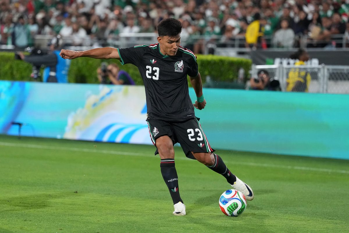 May 30, 2026; Pasadena, California, USA; Mexico midfielder Brian Gutiérrez (23) against Australia in the second half at Rose Bowl Stadium. Mandatory Credit: Kirby Lee-Imagn Images
