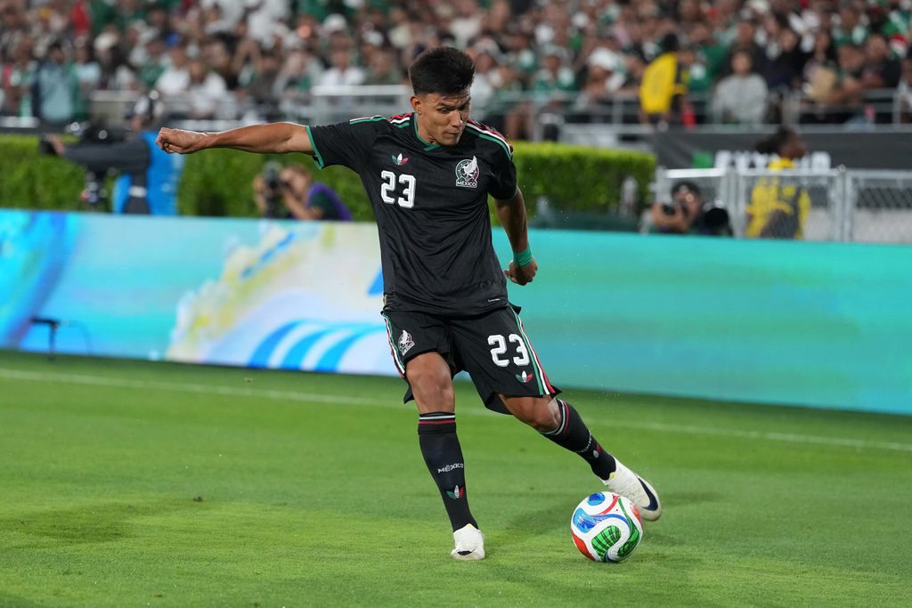 May 30, 2026; Pasadena, California, USA; Mexico midfielder Brian Gutiérrez (23) against Australia in the second half at Rose Bowl Stadium. Mandatory Credit: Kirby Lee-Imagn Images