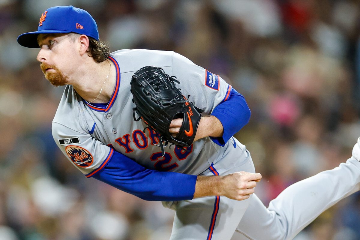 Jun 6, 2026; San Diego, California, USA; New York Mets starting pitcher Nolan McLean (26) throws a pitch during the sixth inning against the San Diego Padres at Petco Park. Mandatory Credit: David Frerker-Imagn Images