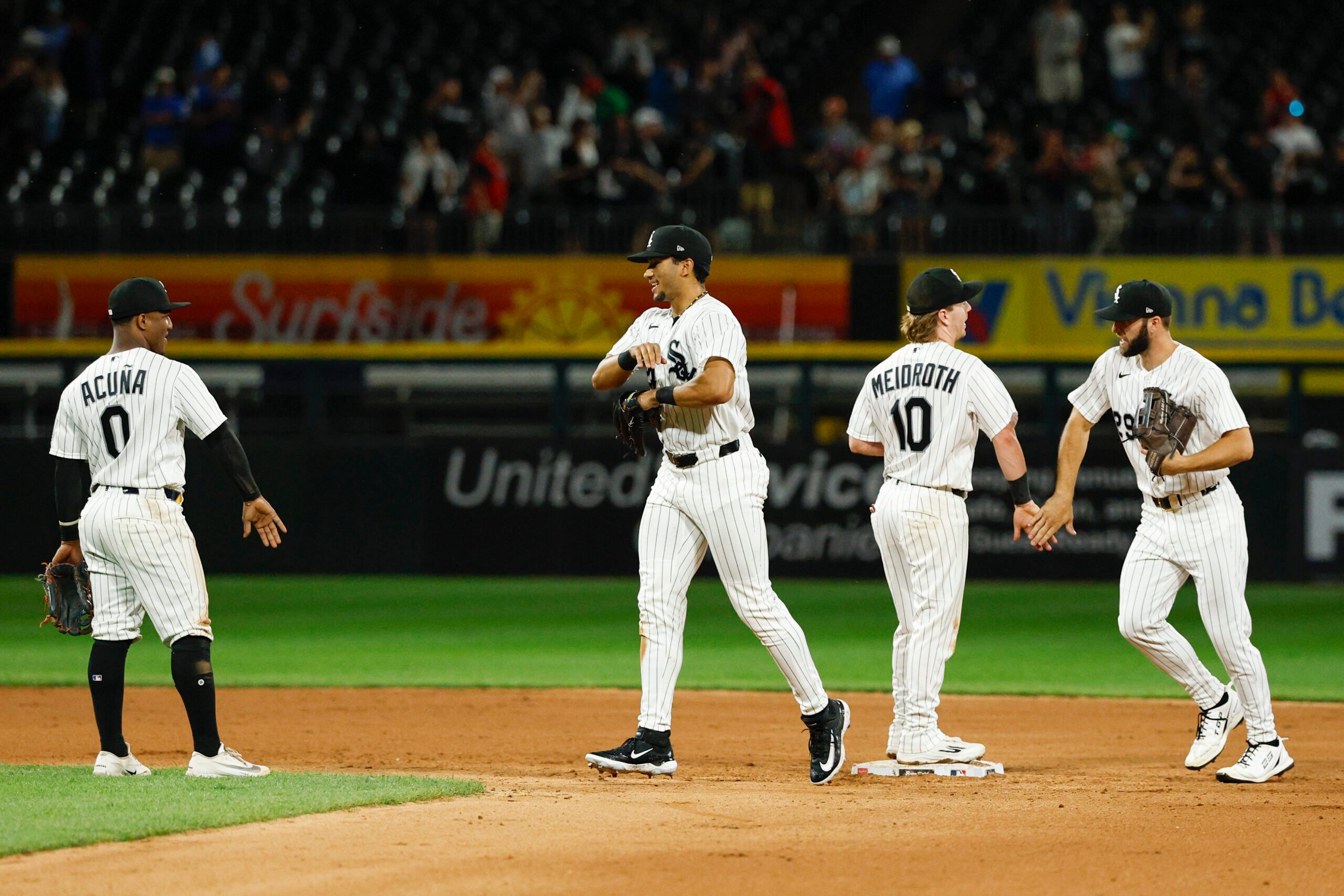 Jun 10, 2026; Chicago, Illinois, USA; Chicago White Sox players celebrate team's win against the Atlanta Braves at Rate Field. Mandatory Credit: Kamil Krzaczynski-Imagn Images