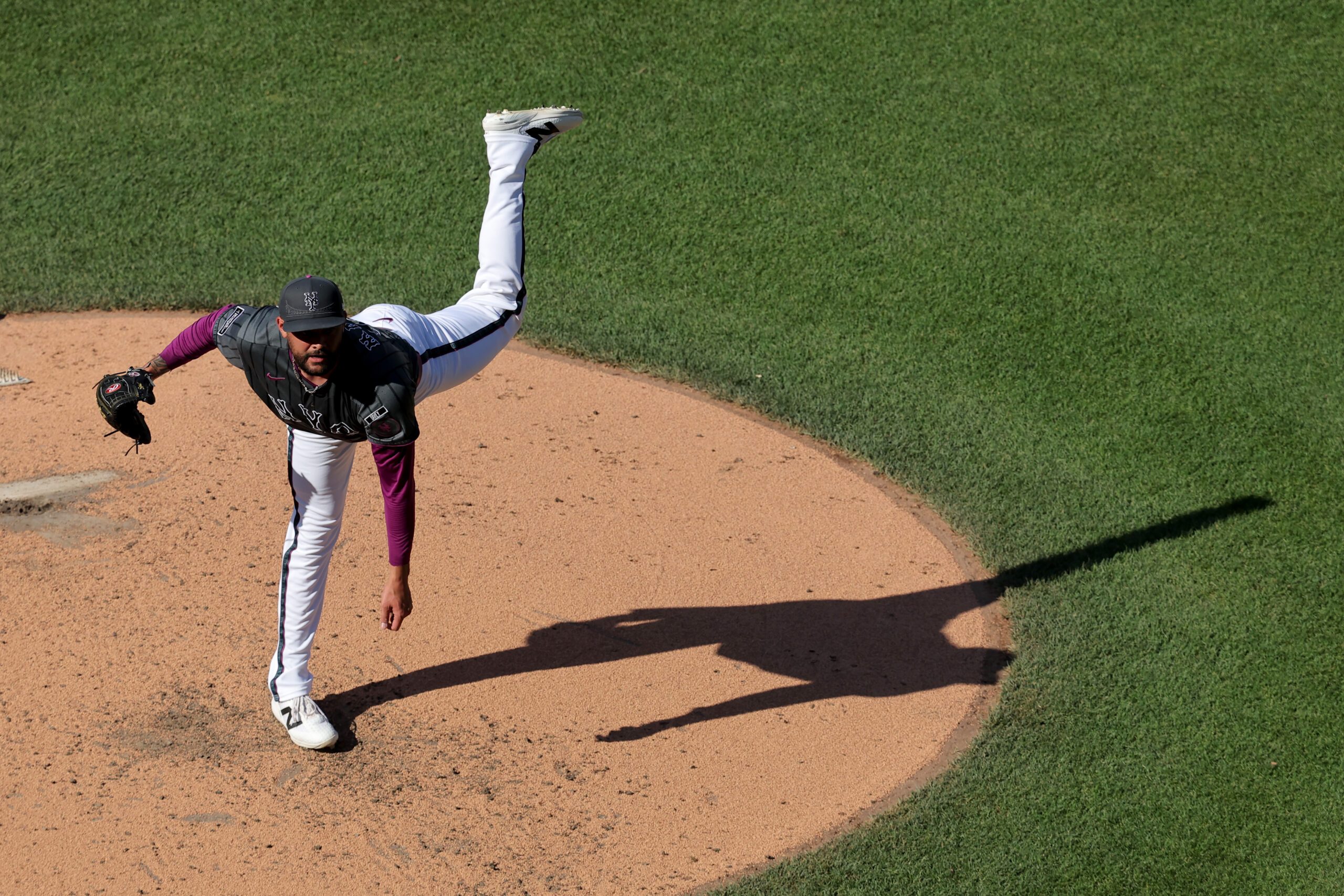 Jun 13, 2026; New York City, New York, USA; New York Mets starting pitcher Sean Manaea (59) follows through on a pitch against the Atlanta Braves during the fifth inning at Citi Field. Mandatory Credit: Brad Penner-Imagn Images