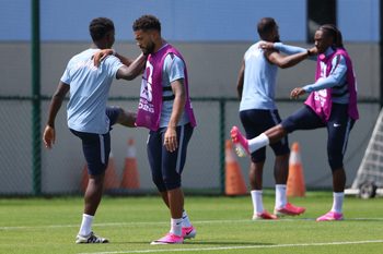 June 16, 2026; Kansas City, Missouri, U.S.; England's Reece James, Bukayo Saka and teammates during training.  Mandatory Credit: Kylie Graham-Imagn Images
