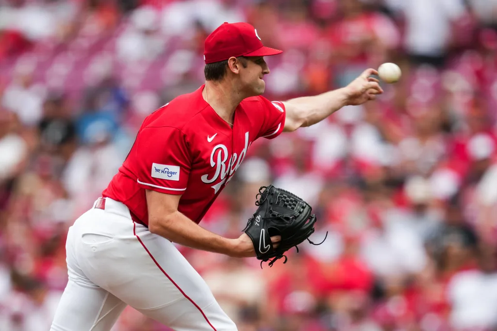 Jun 17, 2026; Cincinnati, Ohio, USA; Cincinnati Reds pitcher Nick Lodolo (40) throws against the New York Mets in the second inning at Great American Ball Park. Mandatory Credit: Aaron Doster-Imagn Images