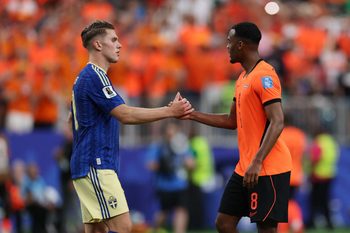 June 20, 2026; Houston, Texas, U.S.; Sweden's Viktor Gyokeres shakes hands with Netherlands' Ryan Gravenberch after the match.  Mandatory Credit: Troy Taormina-Imagn Images