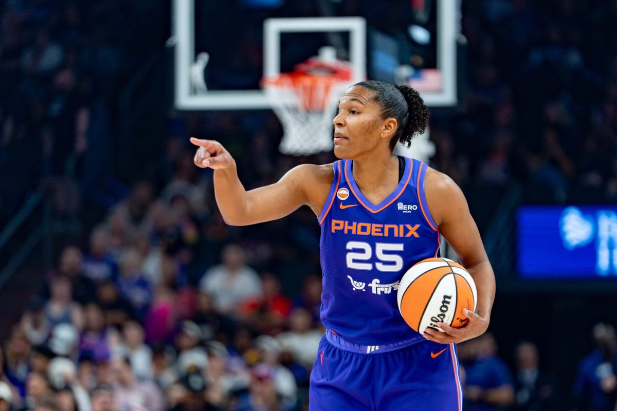 Phoenix Mercury Alyssa Thomas (25) talks to a teammate across the court during a game against the Seattle Storm at Mortgage Matchup Center in Phoenix, on June 20, 2026.