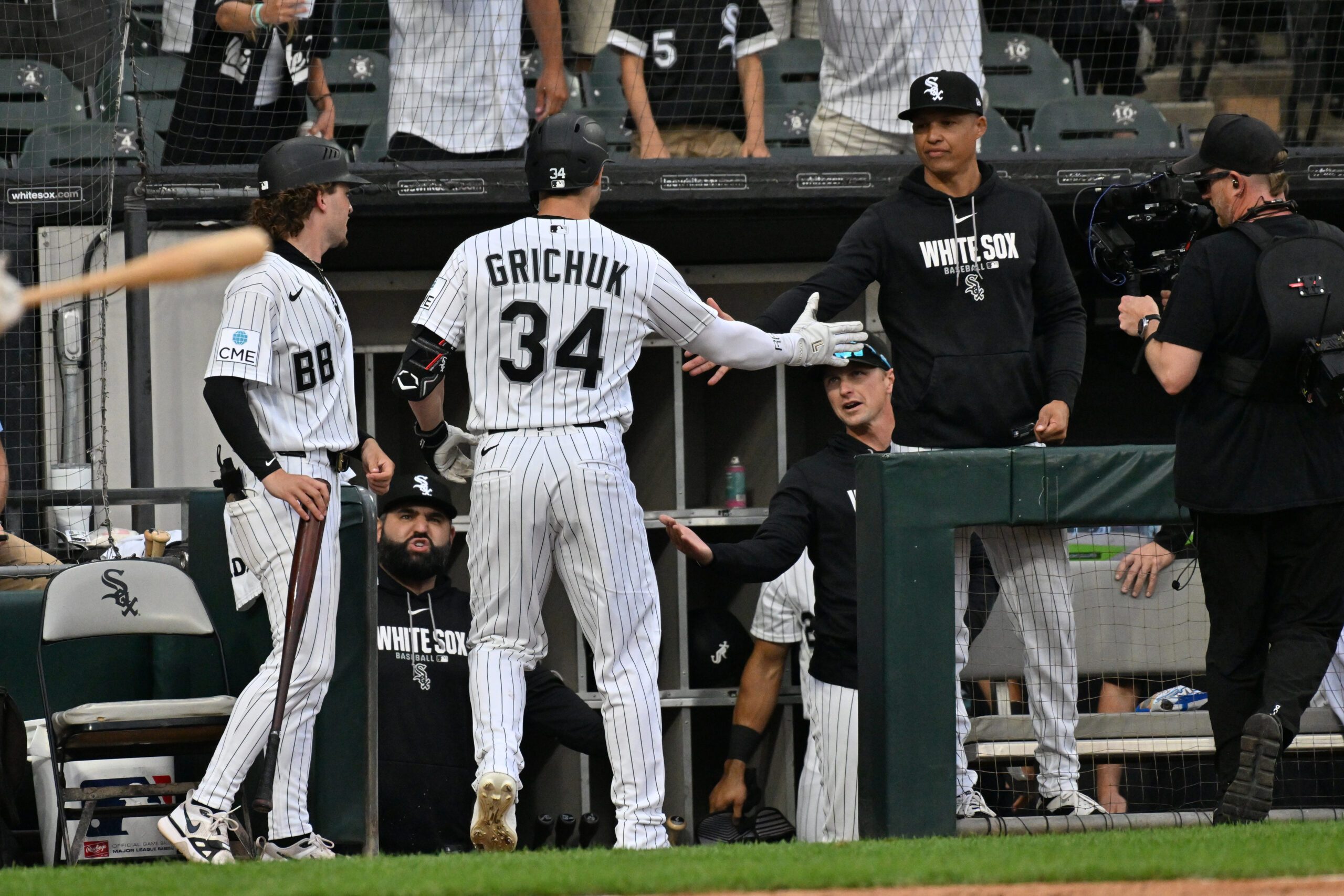 Jun 24, 2026; Chicago, Illinois, USA; Chicago White Sox outfielder Randal Grichuk (34) celebrates with manager Will Venable after hitting a home run against the Cleveland Guardians during the ninth inning at Rate Field. Mandatory Credit: Patrick Gorski-Imagn Images