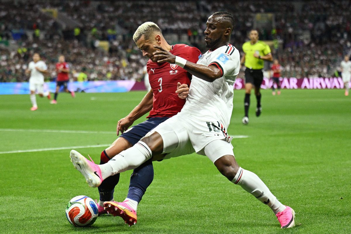 June 24, 2026; Mexico City, Mexico; Mexico's Julian Quinones in action with Czech Republic's Tomas Holes.  Mandatory Credit: Annegret Hilse-Reuters via Imagn Images