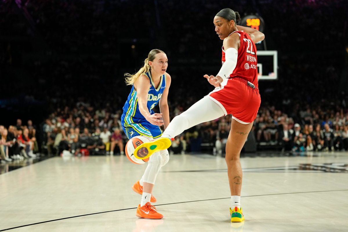 Jun 25, 2026; Las Vegas, Nevada, USA; Las Vegas Aces center A'ja Wilson (22) kicks a pass from Dallas Wings guard Paige Bueckers (5) during the third quarter of a WNBA basketball game at Michelob Ultra Arena. Mandatory Credit: Lucas Peltier-Imagn Images