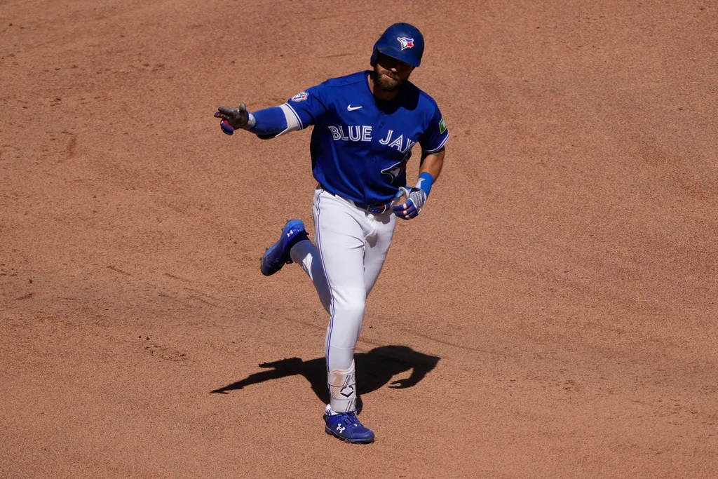 Jun 28, 2026; Toronto, Ontario, CAN; Toronto Blue Jays right fielder Nathan Lukes (38) waves to the fans as he rounds the bases on his two run home run against the Texas Rangers during the eighth inning at Rogers Centre. Mandatory Credit: John E. Sokolowski-Imagn Images